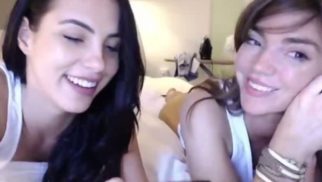 These babes are more than gorgeous and I totally love their love for camming