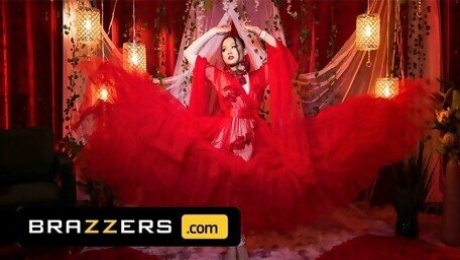 Brazzers - Lulu Chu's Sultry Dance Is A Hot Temptation That Puts Everyone Under Her Spell